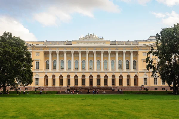 Palacio Mikhailovsky (Museo Ruso) en San Petersburgo — Foto de Stock