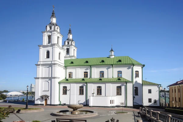 ミンスクで聖霊の大聖堂。横から見た図 — ストック写真