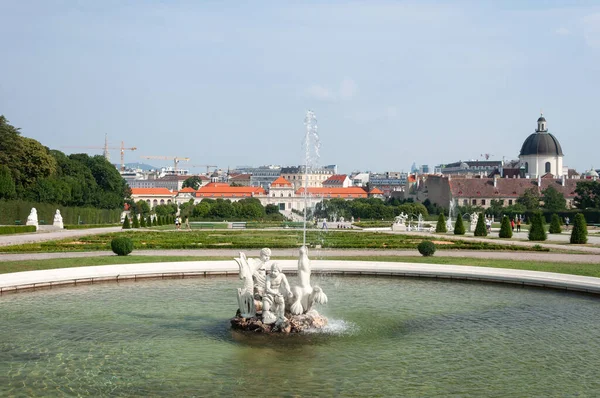 Wien Österrike Juli 2019 Fontän Belvedere Garden Nedre Palatset Fjärran — Stockfoto