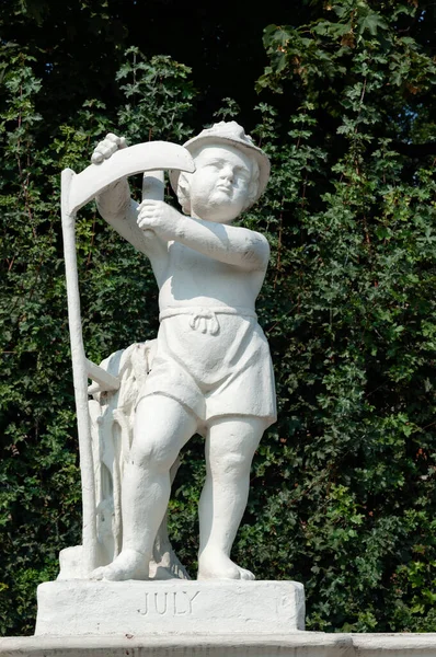 ウィーン オーストリア 2019年7月30日 少年の彫刻 7月の寓意 下ベルヴェデーレ庭園 — ストック写真