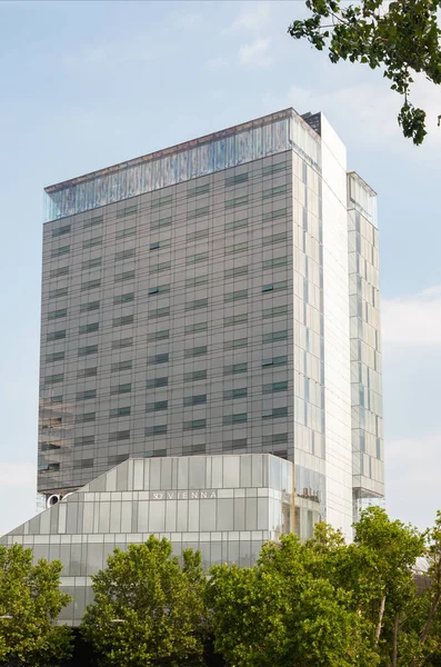 Moderní Výškový Hotel Vienna Břehu Dunajského Průplavu Centru Vídně — Stock fotografie