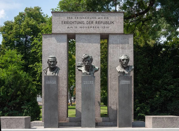 Wenen Oostenrijk Juli 2019 Monument Voor Stichters Van Oostenrijkse Republiek Stockafbeelding