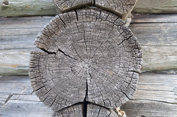 Fin de rondin de vieille maison en bois — Photo