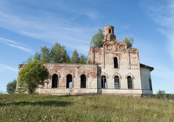 Förstörda gamla ortodoxa kyrkan — Stockfoto