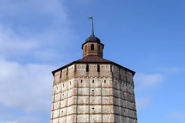 Upper part of tower in ancient russian monastery — Stock Photo, Image