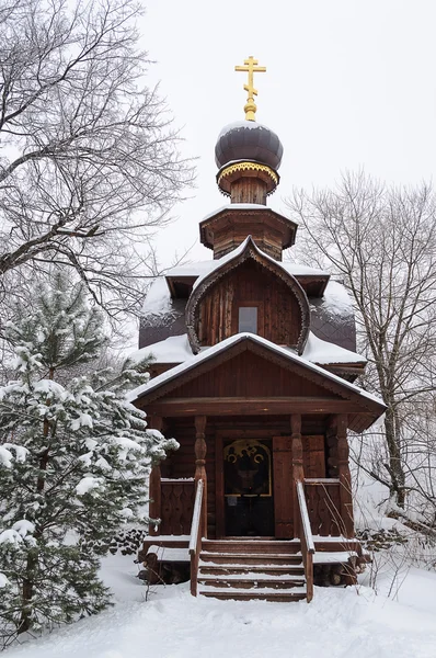 Capilla de madera en la santa primavera de San Sava Storozhevsky en invierno —  Fotos de Stock