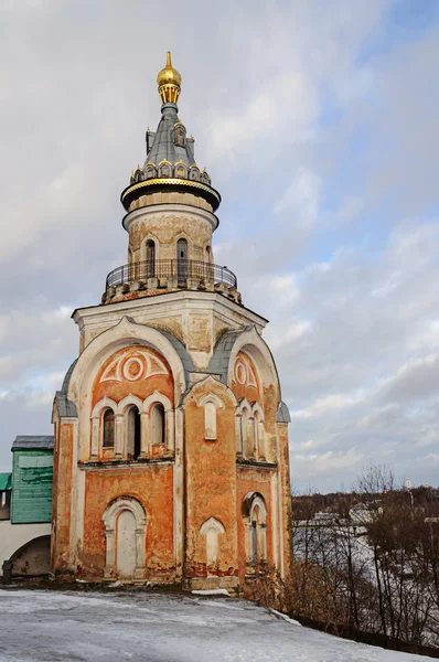 Old tower of ancient monastery in Torzhok, wintertime — Stock Photo, Image