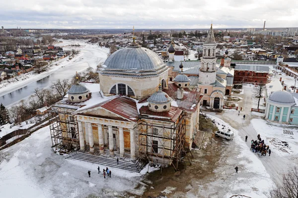 Верхний вид на Борисоглебский монастырь в Торжок, зимнее время — стоковое фото