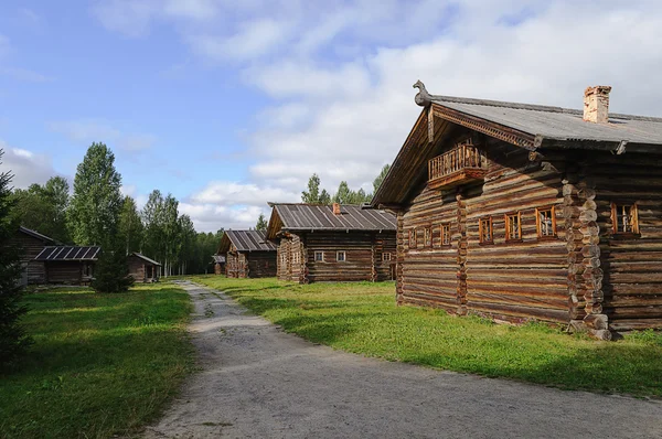 Gamla trähus i norra Ryssland — Stockfoto