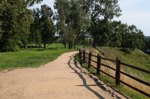 Sentiero sabbioso nel parco — Foto Stock