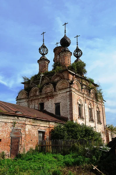 Ruinerna av antika ortodoxa kyrka — Stockfoto