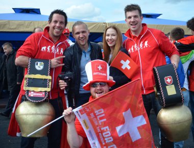 Minsk, Beyaz Rusya - Mayıs, 2014: insanlar 2014 IIHF Dünya Şampiyonası'nda da hokey takımlarını desteklemek.