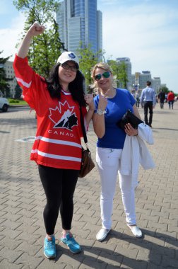 Minsk, Beyaz Rusya - Mayıs, 2014: insanlar 2014 IIHF Dünya Şampiyonası'nda da hokey takımlarını desteklemek.