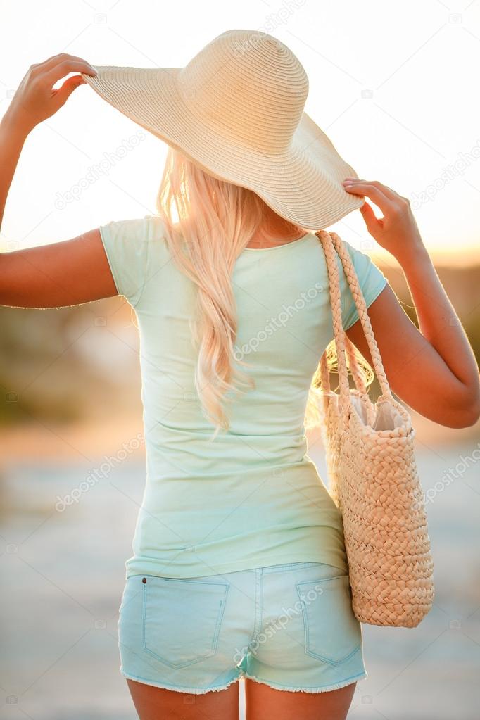 depositphotos_-stock-photo-woman-in-hat-with-large