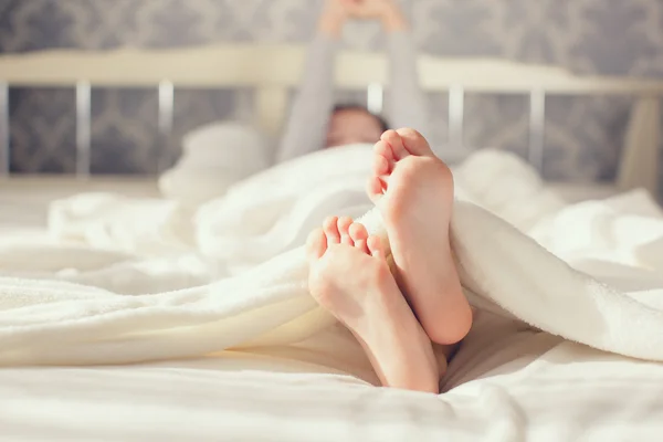 Baby foot in white blanket — Stock Photo, Image