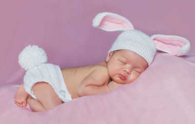 Yakın-kadar uyuyan bir bebek portresi