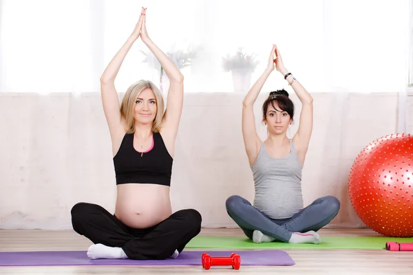 Pregnant women are a special set of exercises — Stock Photo, Image