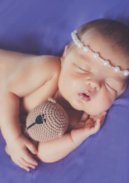 Retrato de cerca de un bebé dormido — Foto de Stock