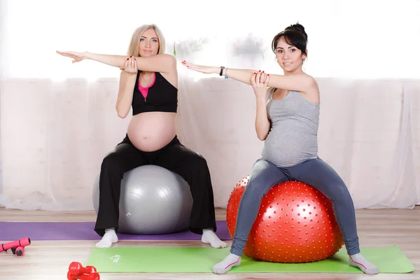 Pregnant women with large gymnastic balls — Stock Photo, Image
