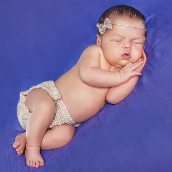 Retrato de cerca de un bebé dormido — Foto de Stock
