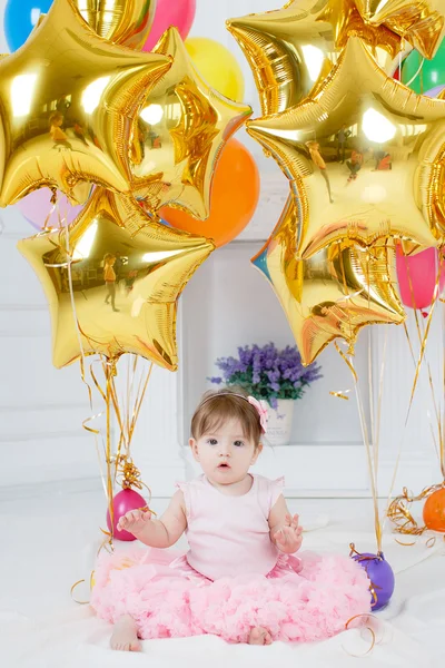 İlk doğum gününde Balonlu mutlu çocuk — Stok fotoğraf