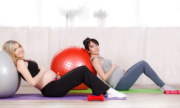 Pregnant women with large gymnastic balls — Stock Photo, Image