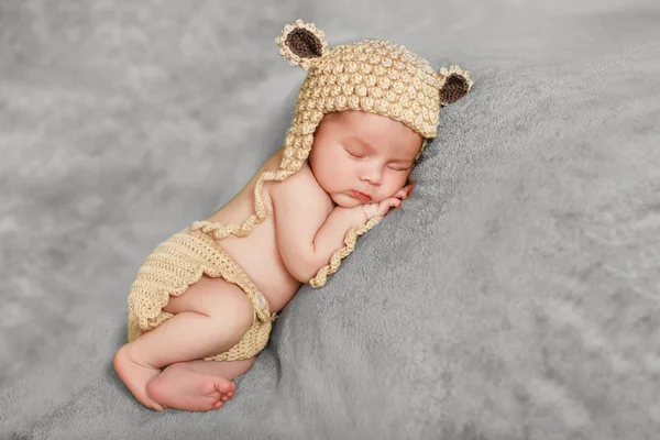 平静的睡眠的一个新生的婴儿 — 图库照片