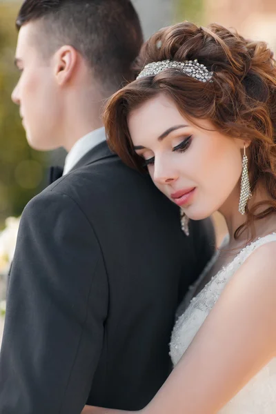 Beautiful young couple, the bride and groom — Stock Photo, Image