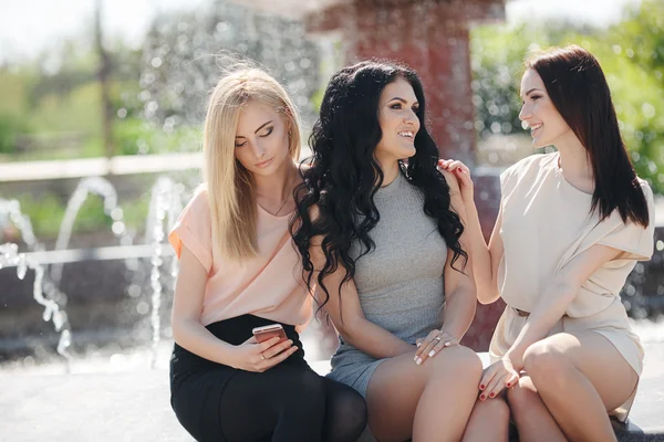 Portrait of three cheerful girlfriends in the summer Park — Stock Photo, Image