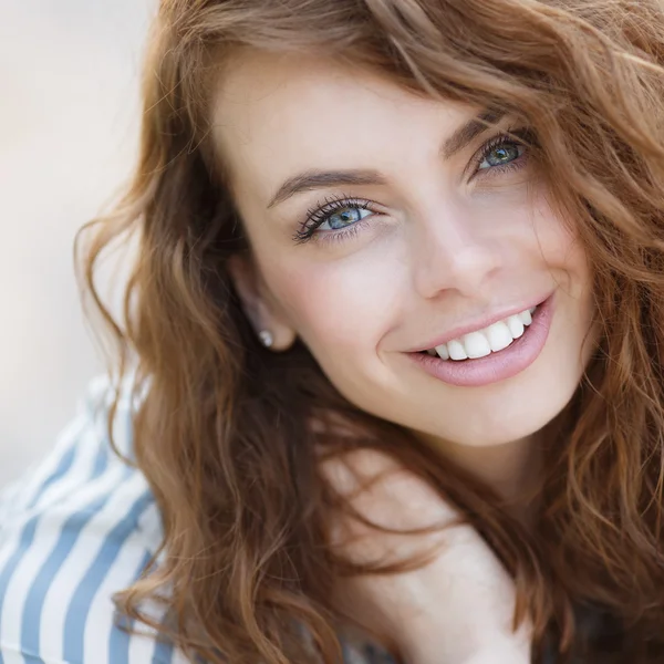 Summer portrait of a beautiful girl — Stock Photo, Image