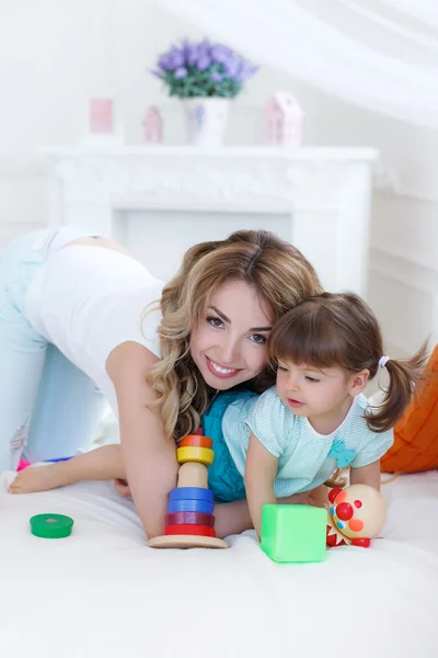 Young mom with her child play together — Stock Photo, Image