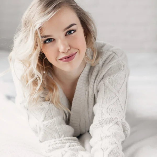 Portrait of a happy young woman at home — Stock Photo, Image