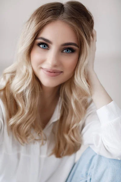 Closeup portrait of a young beautiful blond woman with blue eyes — Stock Photo, Image