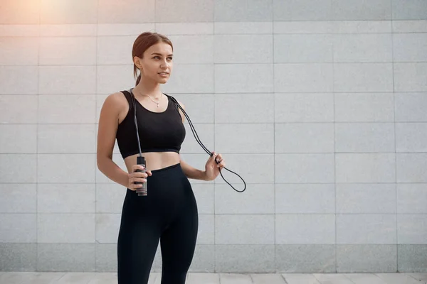 Deporte joven bonita mujer, cara feliz — Foto de Stock