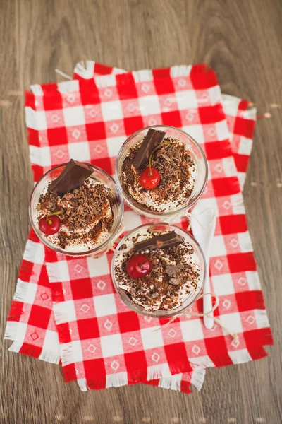 Congelado con bayas de grosella roja y cereza — Foto de Stock