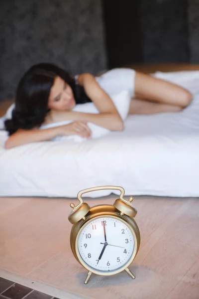 A beautiful young woman, sleeping in bed at home. — Stock Photo, Image