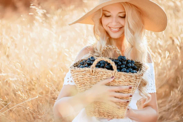 Portrait of a woman with grape in hands — Stock Photo, Image