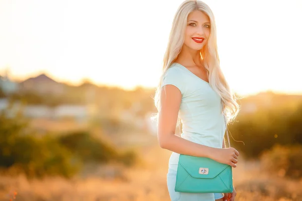 Portrait of the beautiful blonde in the sunset. — Stock Photo, Image