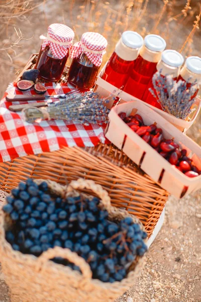 Juice, berries and lavender in a straw basket. — Stock Photo, Image