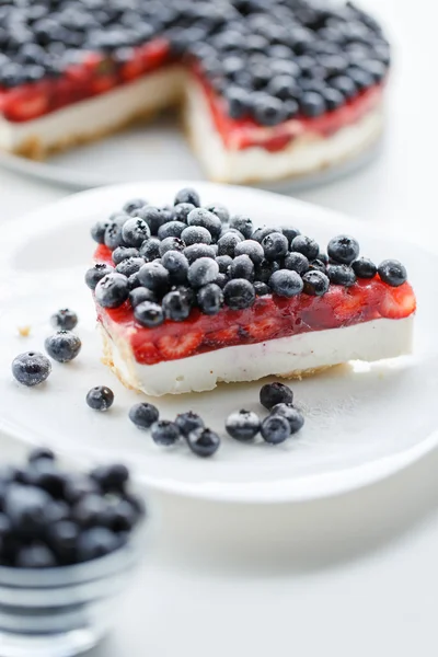 Arándanos frescos y tarta de arándanos . — Foto de Stock