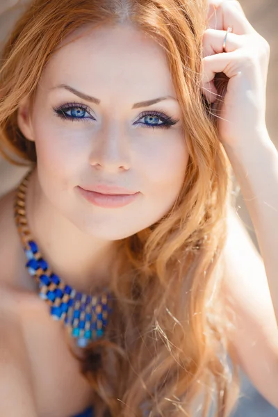 Portrait Of Young Smiling Beautiful Woman. — Stock Photo, Image