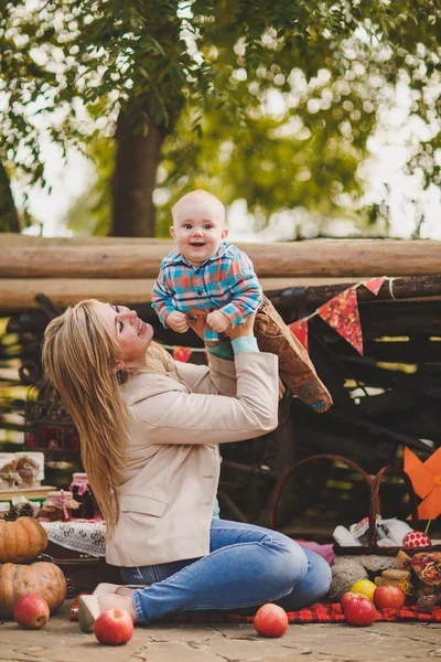 Mother and son playing in the yard of his house in the village — Stock Photo, Image