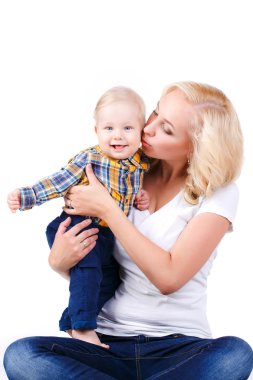 genç anne küçük oğlu ile oynama.