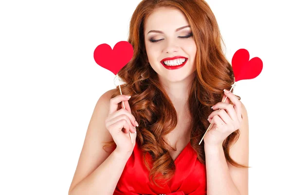 Mooi meisje in een Valentijnsdag met een hart op een stokje. — Stockfoto