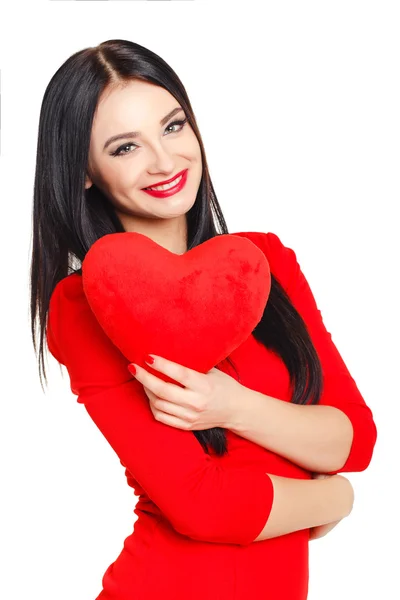 Retrato de mulher bonita com maquiagem brilhante e coração vermelho na mão — Fotografia de Stock