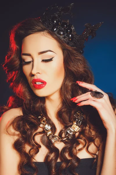 Gyönyörű luxus hercegnő a fejdísz — Stock Fotó
