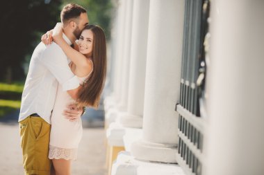 Yaz aylarında Park City aşık genç bir çift.