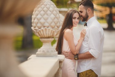 Yaz aylarında Park City aşık genç bir çift.