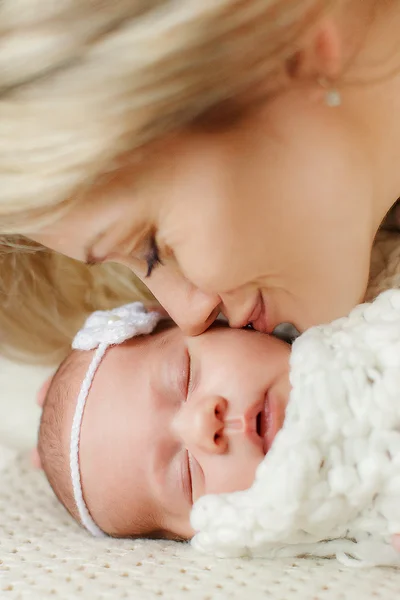 Portrait of a mother with her newborn baby — Stock Photo, Image