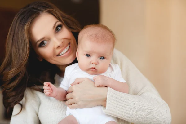 Happy mother with newborn baby — Stock Photo, Image